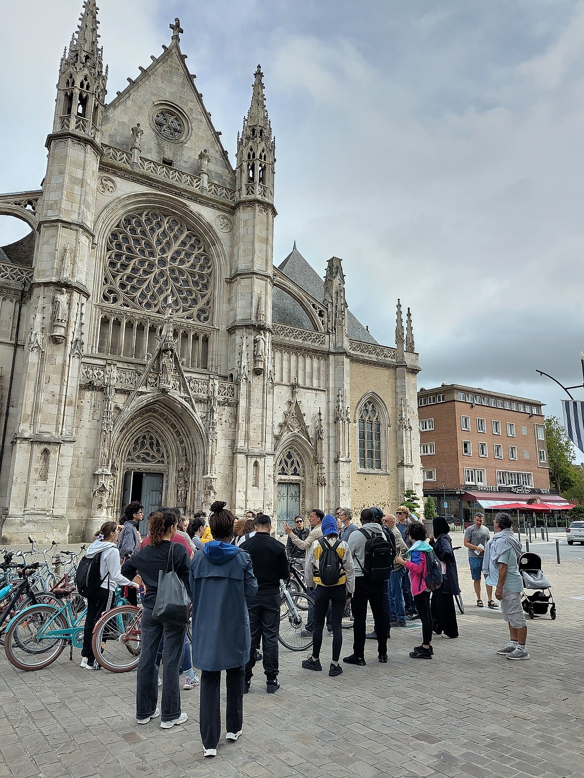 Photo de la cohorte du Master WOCC pendant la visite à vélo à Dunkerque