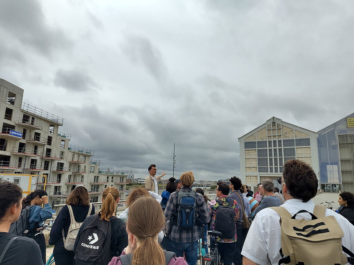 Photo de la cohorte du Master WOCC pendant la visite à vélo à Dunkerque